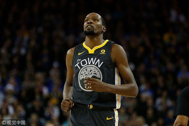 中国首场FIS室内滑雪赛事在深圳·前海冰雪世界启幕